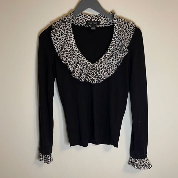 WHBM Knit‎ sweater w/ V-Neck Ruffle. Size Small. Black - Picture 1 of 9